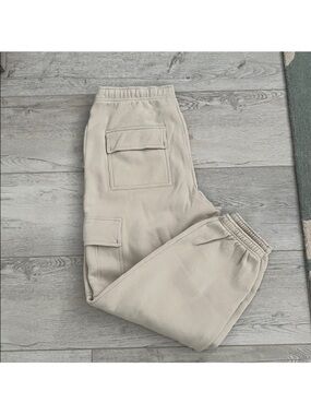 NWOT- TNA Aritizia MegaFit Cozy fleece Cargo Sweatpants in Tan Womens